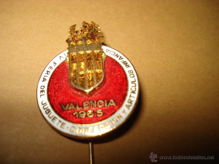 Brinquedos antigos e Jogos de cole&ccedil;&atilde;o: Antigua Insignia Esmaltada y con Alfiler de la IV Feria del Juguete de Valencia del A&ntilde;o 1965