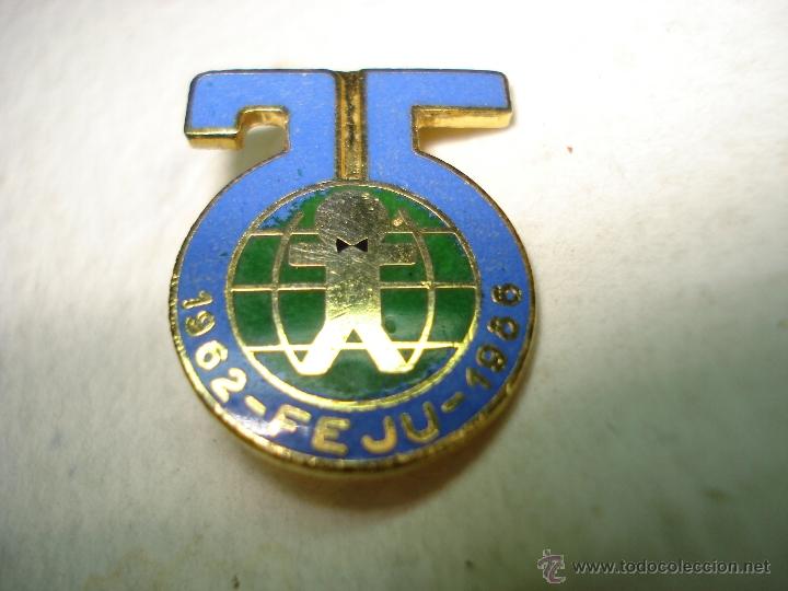 Brinquedos antigos e Jogos de cole&ccedil;&atilde;o: Antigua Insignia de Lat&oacute;n Esmaltado 25 Aniversario de la Feria del Juguete de Valencia 1962-1986