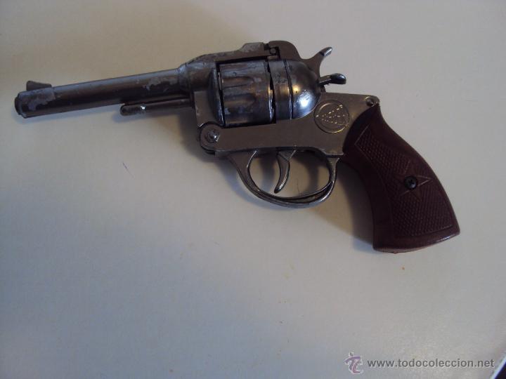 Juguetes antiguos y juegos de colecci&oacute;n: PISTOLA FABRICADA EN ESPA&Ntilde;A atencion a los defectos