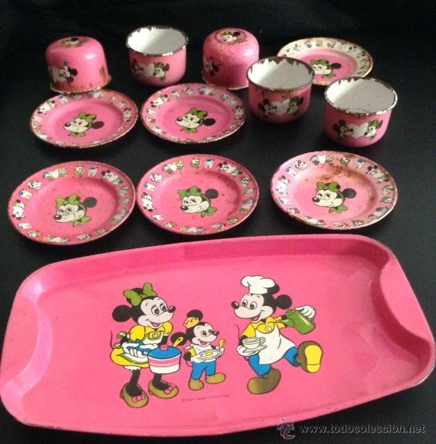 Juguetes antiguos y juegos de colecci&oacute;n: juego de tazas bandeja y platos de walt disney de los a&ntilde;os 60 de metal juguete mickey minnie mouse