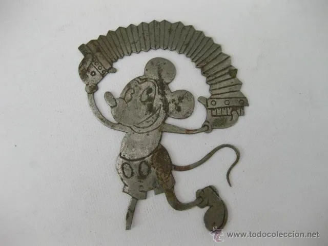 Chapa niquelada antigua Mickey Mouse acordeón