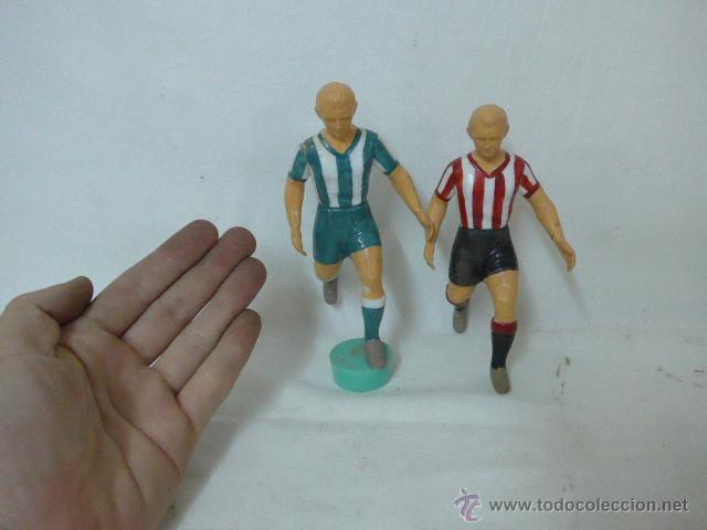 Giocattoli antichi e Giochi di collezione: Lote de 2 jugadores de futbol, antiguos, artesanalmente pintados
