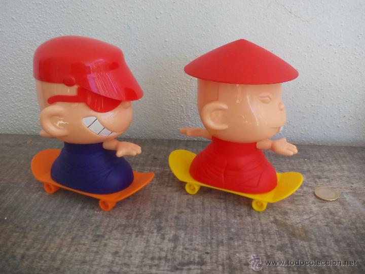 Juguetes antiguos y Juegos de colecci&oacute;n: 2 mu&ntilde;eco beth & Boom coleccionables, cre&oacute; que de los helados Frigo. Skate. beth&Boom. Monopatin