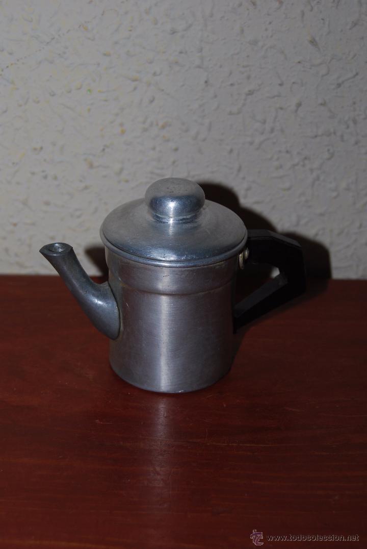Juguetes antiguos y juegos de colecci&oacute;n: PEQUE&Ntilde;A CAFETERA DE ALUMINIO - TETERA DE JUGUETE - MINIATURA - A&Ntilde;OS 40-50