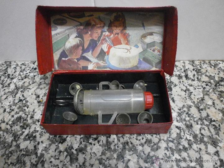 Giocattoli antichi e Giochi di collezione: APARATO PARA DECORAR PASTELES CON BOQUILLAS METALICAS MARCA POD&acute;S