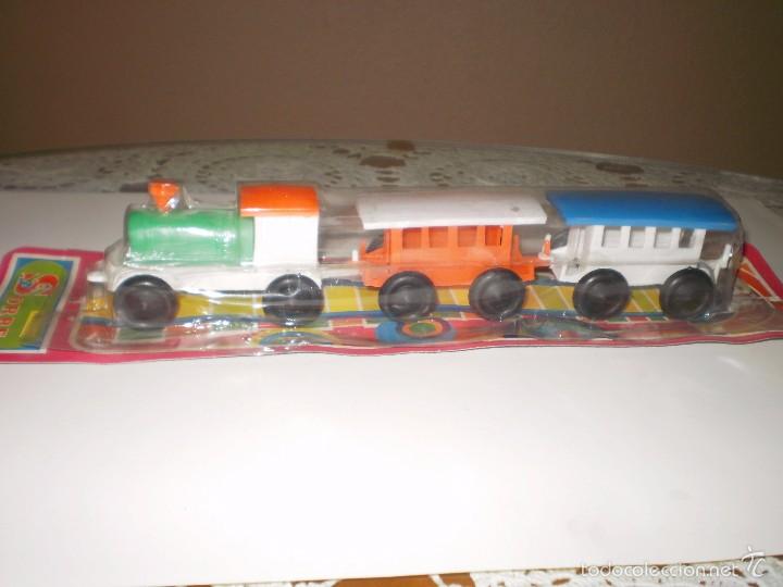 Brinquedos antigos e Jogos de cole&ccedil;&atilde;o: TREN CON DOS VAGONES EN PLASTICO , SORBE( ESPA&Ntilde;A ) A&Ntilde;OS 70 , EN SU BLISTER ORIGEN SIN ABRIR .