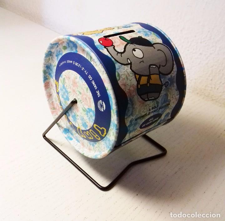 Juguetes antiguos y Juegos de colecci&oacute;n: HUCHA INFANTIL DE LATA GIRATORIA CON SOPORTE. KOREA