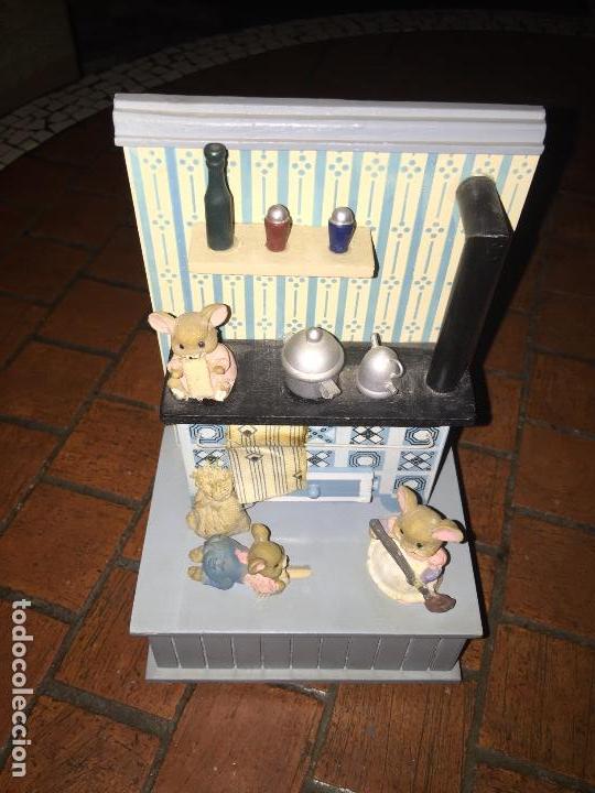 Juguetes antiguos y Juegos de colecci&oacute;n: Antigua Caja de musica infantil de madera  a cuerda.