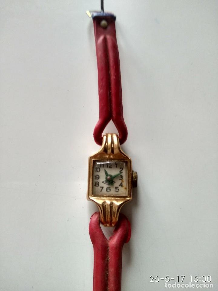 Juguetes antiguos y Juegos de colecci&oacute;n: Antiguo reloj de juguete de Kiosko. Hojalata y pl&aacute;stico.