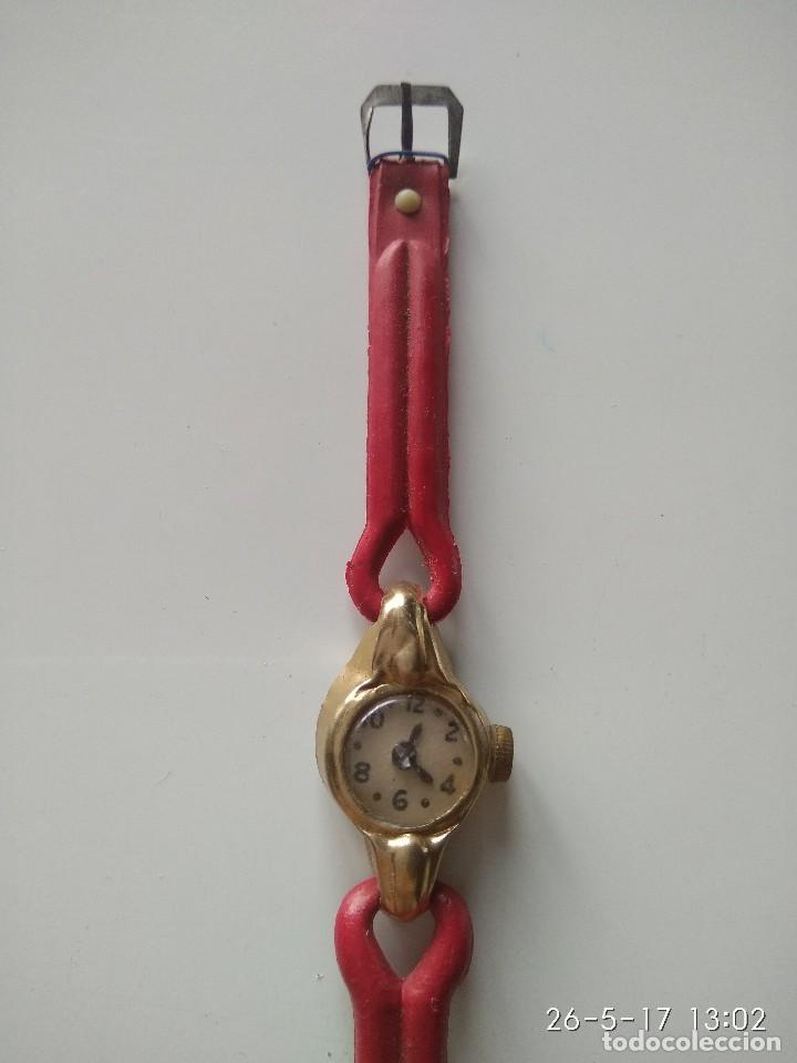 Juguetes antiguos y Juegos de colecci&oacute;n: Antiguo reloj de juguete de Kiosko. Hojalata y pl&aacute;stico.