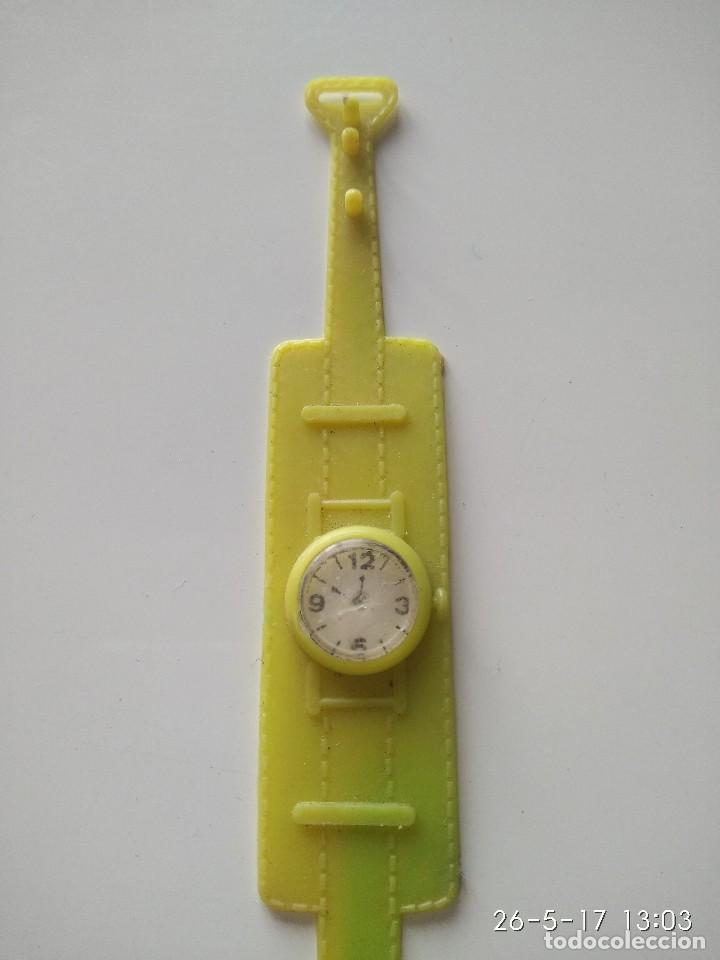 Juguetes antiguos y Juegos de colecci&oacute;n: Antiguo reloj de juguete de Kiosko. Pl&aacute;stico.