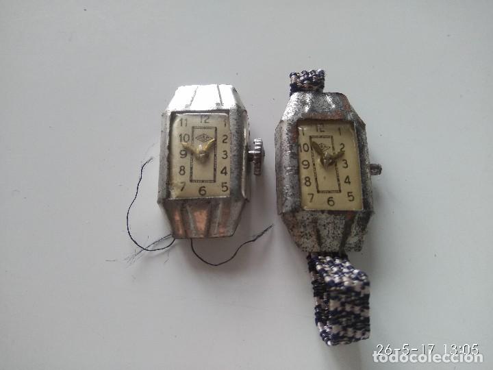 Juguetes antiguos y Juegos de colecci&oacute;n: Antiguos relojes de juguete de Kiosko. Pl&aacute;stico y hojalata