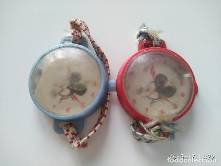 Juguetes antiguos y Juegos de colecci&oacute;n: Relojes de Mikey Mouse de juguete con bolitas. Kiosko. Pl&aacute;stico.