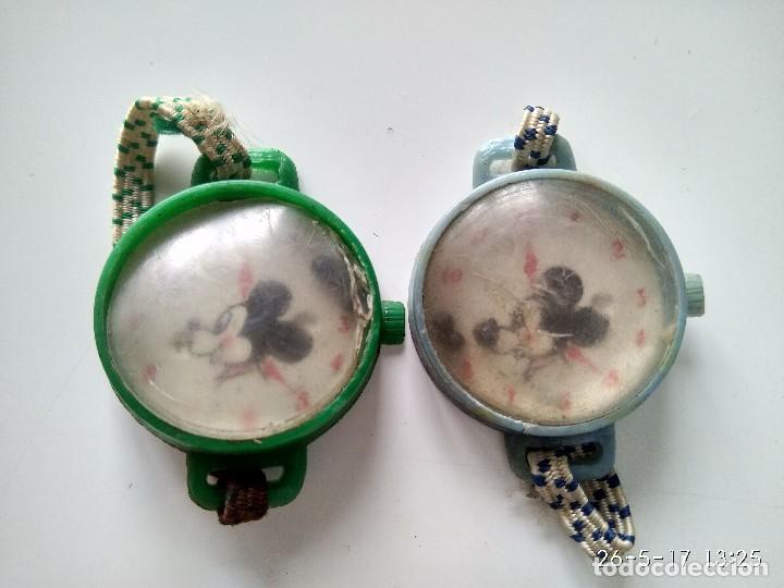 Juguetes antiguos y Juegos de colecci&oacute;n: Relojes de Mikey Mouse de juguete con bolitas. Kiosko. Pl&aacute;stico.
