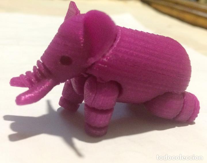 Juguetes antiguos y Juegos de colecci&oacute;n: Peque&ntilde;o elefante fabricado en casa con impresora 3D. Patas m&oacute;viles. 3 x 3 x 6 cm.
