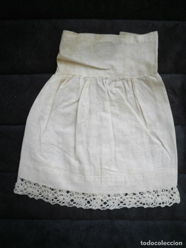 Juguetes antiguos y juegos de colecci&oacute;n: Falda para mu&ntilde;eca - Foto 1