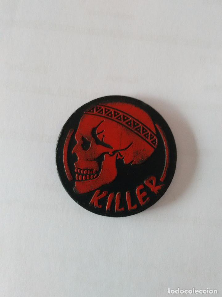 Juguetes antiguos y Juegos de colecci&oacute;n: ANTIGUO M&Aacute;STER TAZO NEGRO CON CALAVERA ROJO A&Ntilde;OS 90: KILLER (MUY RARO)