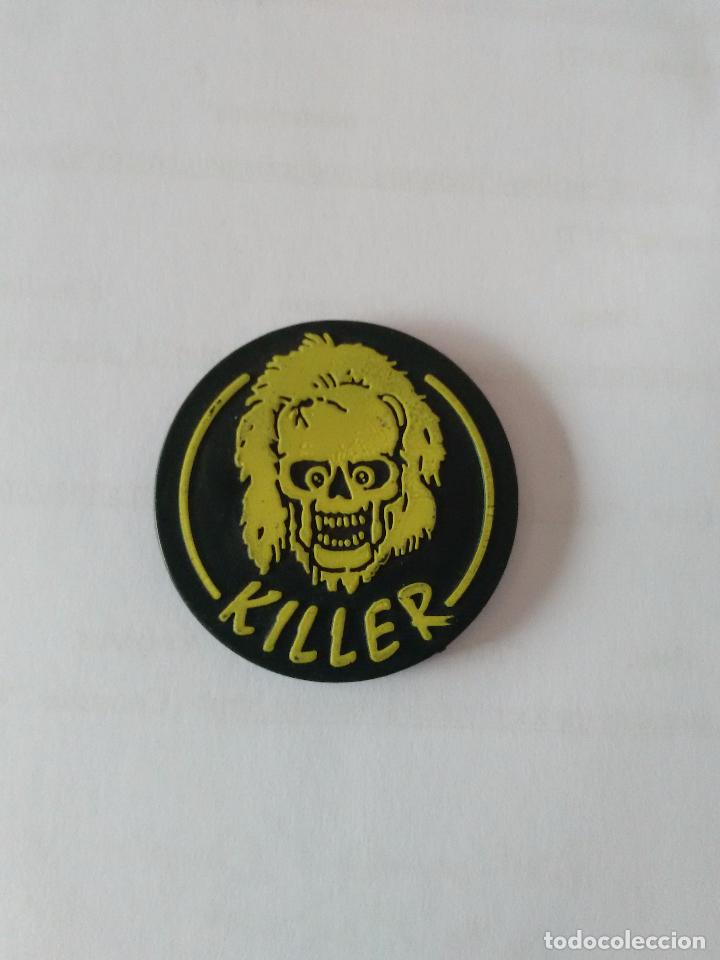 Juguetes antiguos y Juegos de colecci&oacute;n: ANTIGUO M&Aacute;STER TAZO NEGRO CON CALAVERA amarillo A&Ntilde;OS 90: KILLER (MUY RARO)
