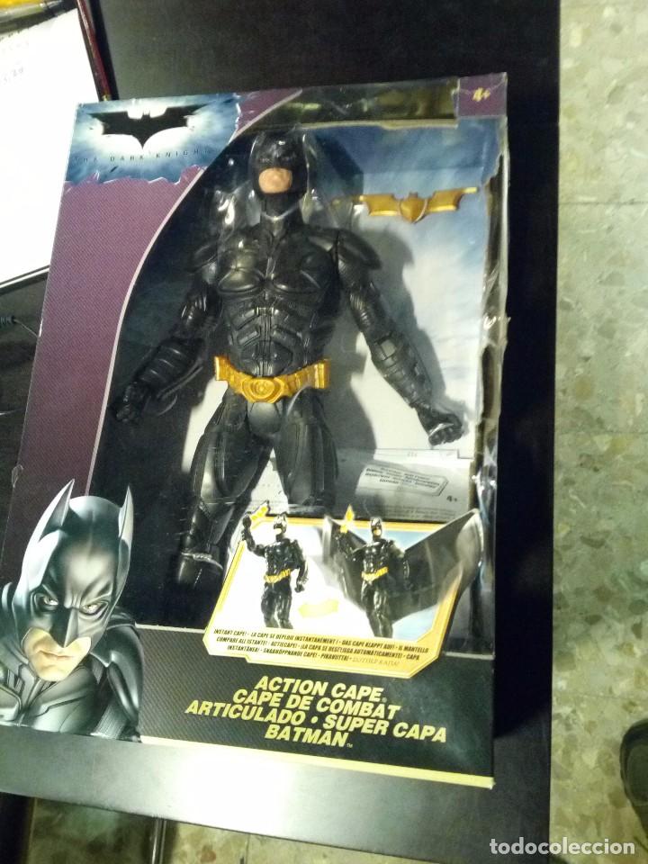 Antique Toys and Collectible Games: FIGURA BATMAN DARK KNIGHT ACTION CAPE en caja 35 CM.