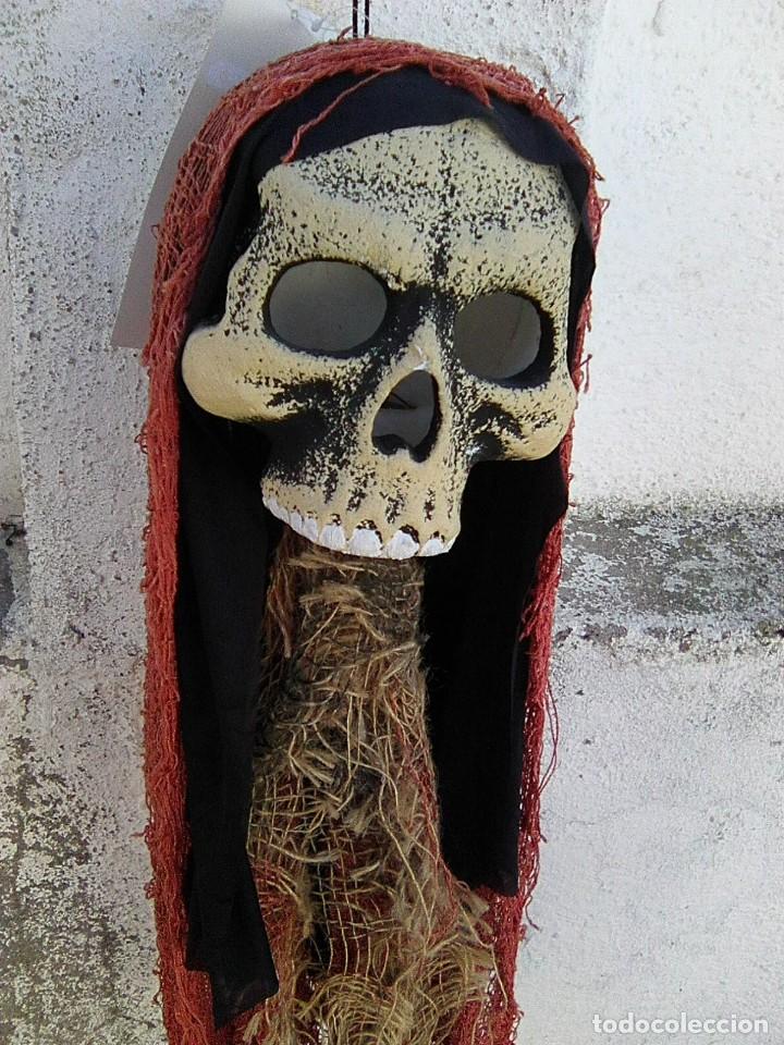 Juguetes antiguos y juegos de colecci&oacute;n: Calavera de bruja - atrezzo Halloween - ojitos luminosos boystoys - ideal cortos gore - 60 cms