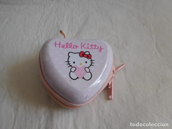 Juguetes antiguos y Juegos de colecci&oacute;n: M69 Monedero de Hello Kitie en metal con cremallera.