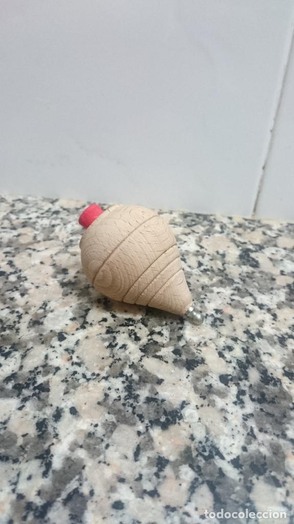 Juguetes antiguos y juegos de colecci&oacute;n: PEONZA DE MADERA - Foto 1