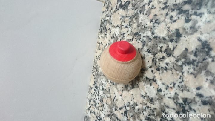 Juguetes antiguos y juegos de colecci&oacute;n: PEONZA DE MADERA - Foto 2