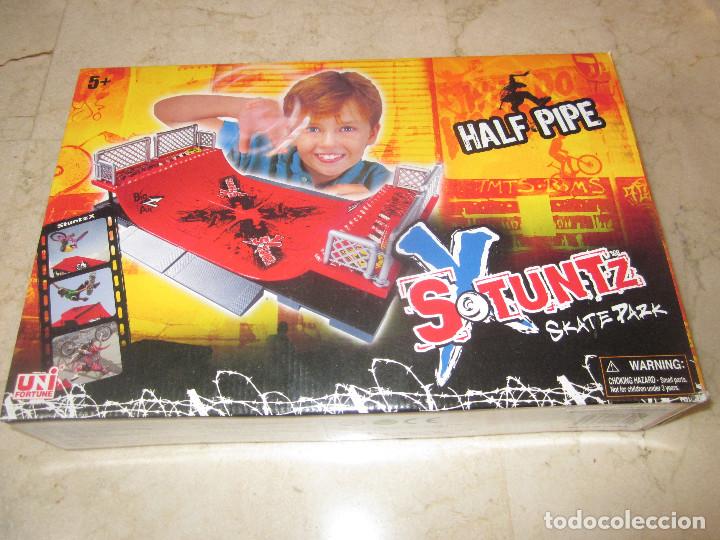 Juguetes antiguos y Juegos de colecci&oacute;n: STUNTZ SKATE PARK - HALF PIPE