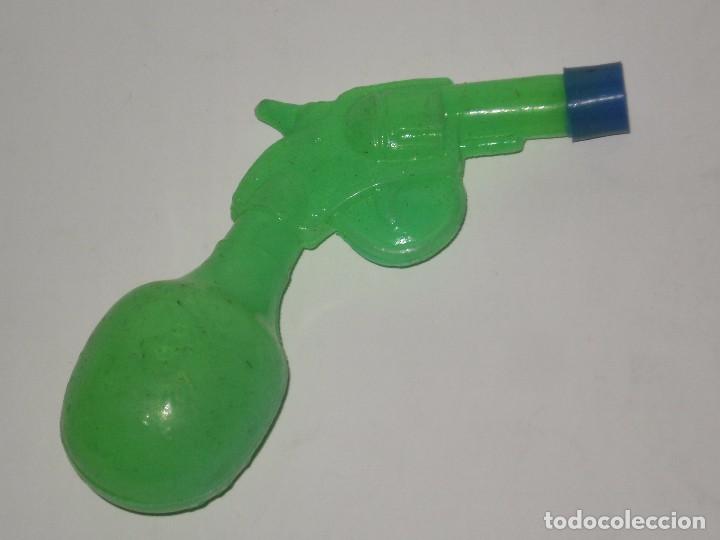 Juguetes antiguos y juegos de colecci&oacute;n: PISTOLA DE AGUA , BARATIJAS DE QUIOSCO DE LOS A&Ntilde;OS 70 . COLORES SURTIDOS