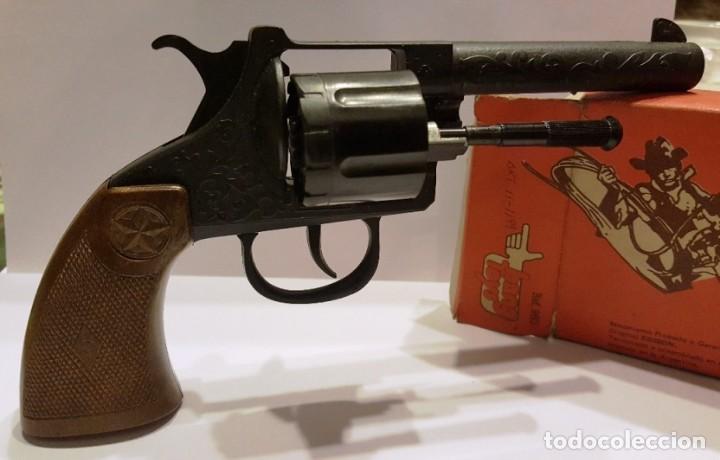 revólver de juguete de metal antiguo Foto de stock 5081362