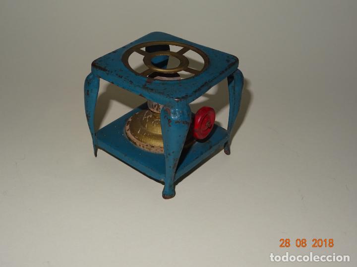 Juguetes antiguos y Juegos de colecci&oacute;n: Antiguo Hornillo de Petroleo en Chapa Pintada y Madera Pintada Fabricante Desconocido - A&ntilde;o 1940-50s