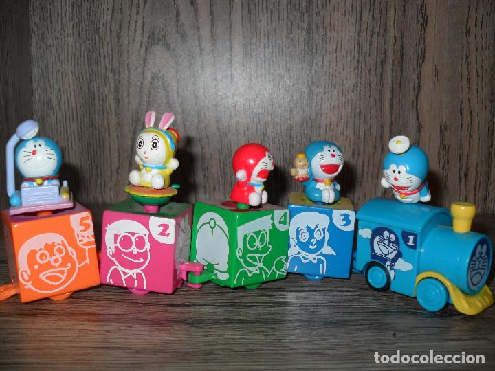 Juguetes antiguos y juegos de colecci&oacute;n: Juguete Tren de Figuras Doraemon 6.5 cm de alto y 22 cm Largo
