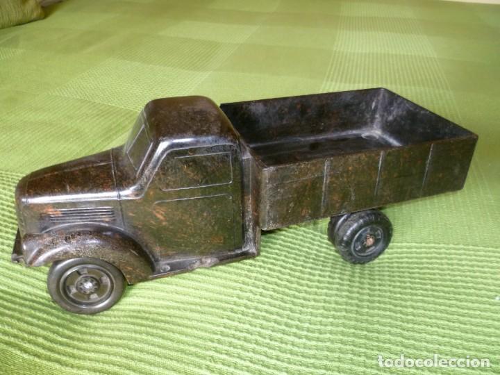 Juguetes antiguos y Juegos de colecci&oacute;n: CAMI&Oacute;N ZIL DE BAQUELITA - FABRICADO EN LA URSS - RUSIA EN LOS A&Ntilde;OS CINCUENTA.