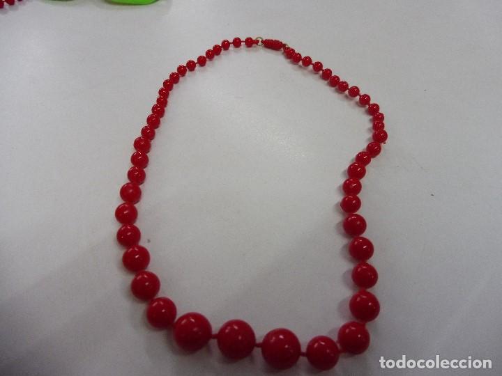 Brinquedos antigos e Jogos de cole&ccedil;&atilde;o: Collar rojo kiosko quiosco kiosco pl&aacute;stico juguete