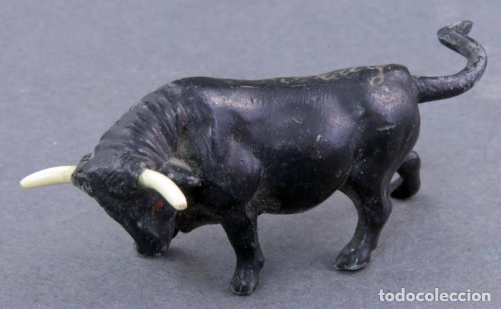 Giocattoli antichi e Giochi di collezione: Toro plomo fabricaci&oacute;n francesa Biarritz letras lomo