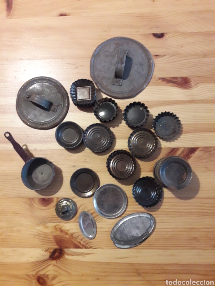 Juguetes antiguos y Juegos de colecci&oacute;n: Antiguas cocinillas hojalata juguete firetes platos cazo tapas