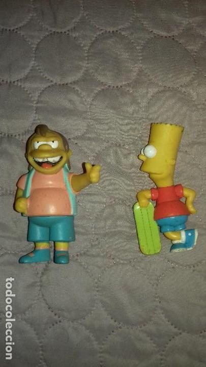Juguetes antiguos y Juegos de colecci&oacute;n: 2 mu&ntilde;eco de goma dura de los simpsons a&ntilde;o 2001.burger king.usado