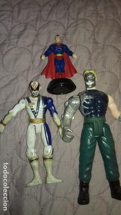 Juguetes antiguos y Juegos de colecci&oacute;n: 3 mu&ntilde;ecos.uno me parece que es power ranger y otro terminator.