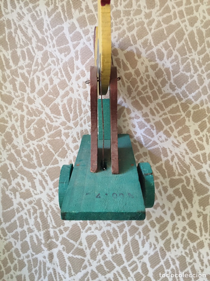 Juguetes antiguos y juegos de colecci&oacute;n: Correpasillo de madera - Foto 3
