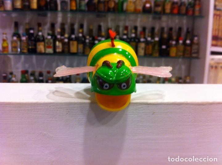 Altes Spielzeug und Spiele: ABEJA DE PL&Aacute;STICO CON CUERDA.  LARGO: 7,5cm