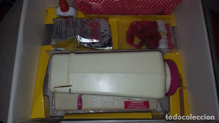 Juguetes antiguos y Juegos de colecci&oacute;n: MAQUINA DE COSER DE CONGOST - COSIDO MAGICO CON ACCESEORIOS DE COSTURA