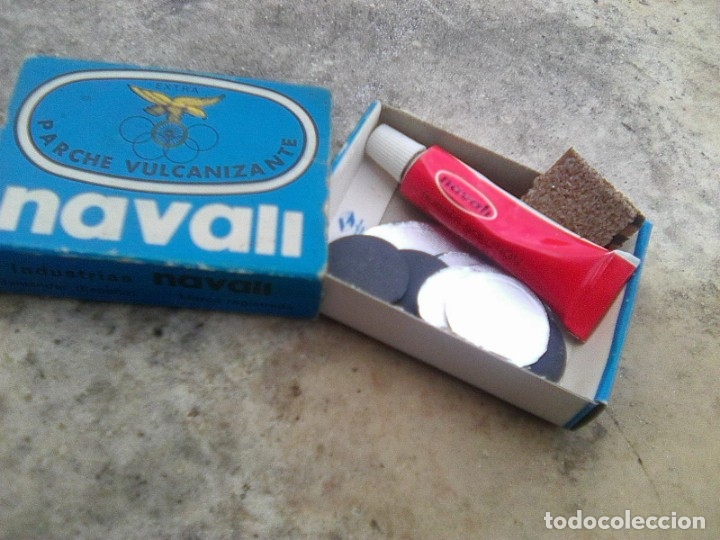 Juguetes antiguos y Juegos de colecci&oacute;n: Navali- Antigua cajita set para reparacion de bicicletas con parches vulcantes y pegamento-A&ntilde;os 70&acute;s
