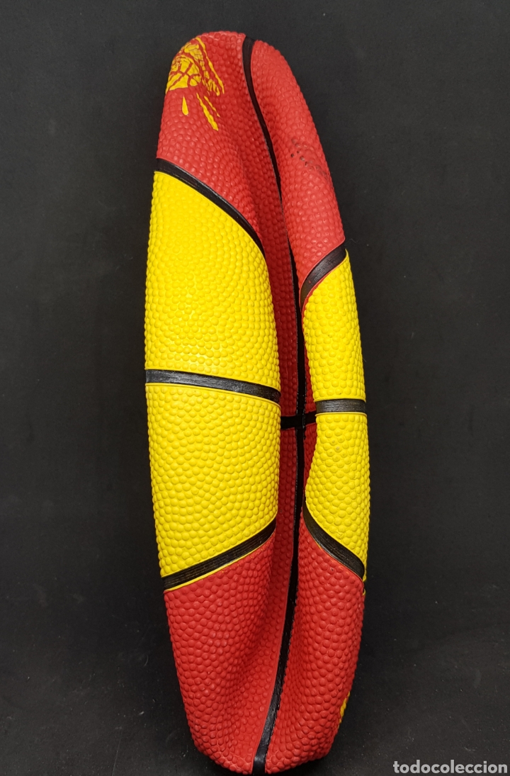 Juguetes antiguos y Juegos de colecci&oacute;n: balon de baloncesto deshinflado - san miguel - car145