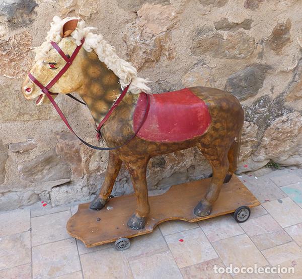 Juguetes antiguos y juegos de colecci&oacute;n: Caballito sobre ruedas de papel mach&eacute; (1900)