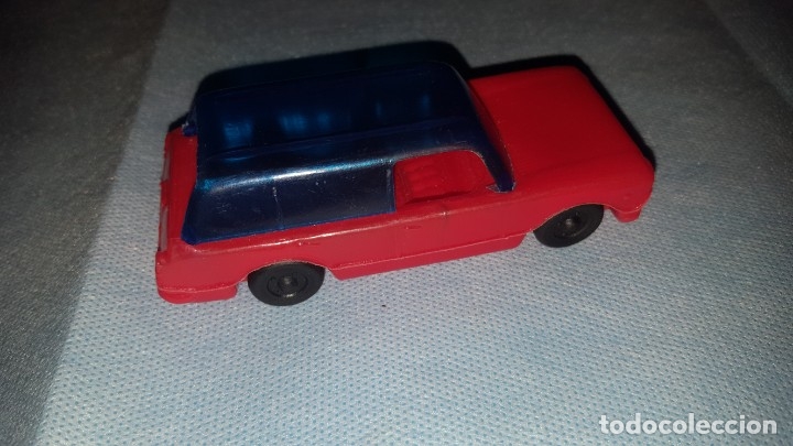 Juguetes antiguos y Juegos de colecci&oacute;n: COCHE PLASTICO SEAT fAMILIAR MADE IN SPAIN A&Ntilde;OS 70