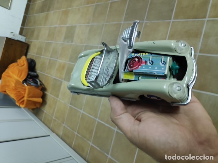Juguetes antiguos y Juegos de colecci&oacute;n: Coche hojalata a&ntilde;os 60 perfecto estado