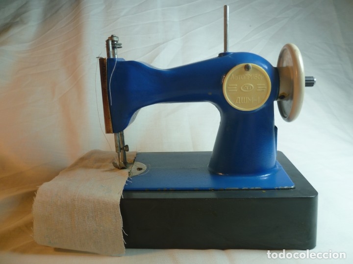 Juguetes antiguos y juegos de colecci&oacute;n: MAQUINA DE COSER DE JUGUETE FABRICADA EN LA URSS - RUSIA