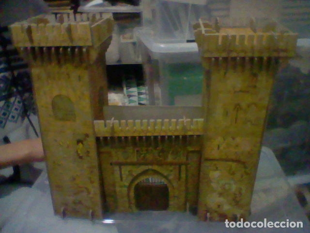 Juguetes antiguos y Juegos de colecci&oacute;n: ARCHITEKTON PUERTA CIUDAD MEDIEVAL EDAD MEDIA ANTIGUA MONTABLE CARTON SEIX BARRAL 34 CMS ALTO LEER