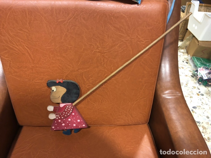 Juguetes antiguos y Juegos de colecci&oacute;n: Antiguo juguete caminador de Mafalda, de madera. 23 cm de alto la mu&ntilde;eca