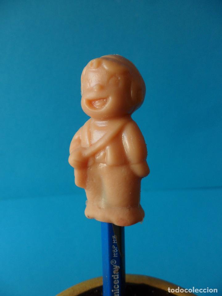 Juguetes antiguos y Juegos de colecci&oacute;n: Figurita monocolor en goma de Pedro - Personaje de Heidi - Capuch&oacute;n de l&aacute;piz